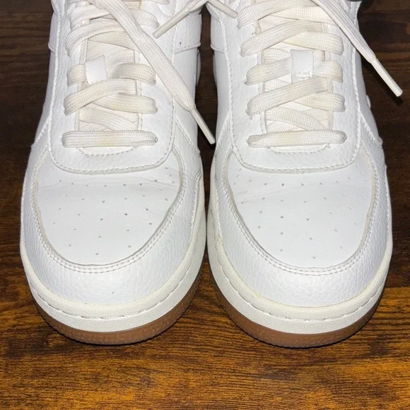 Alo White Sneakers - Picture 4 of 9